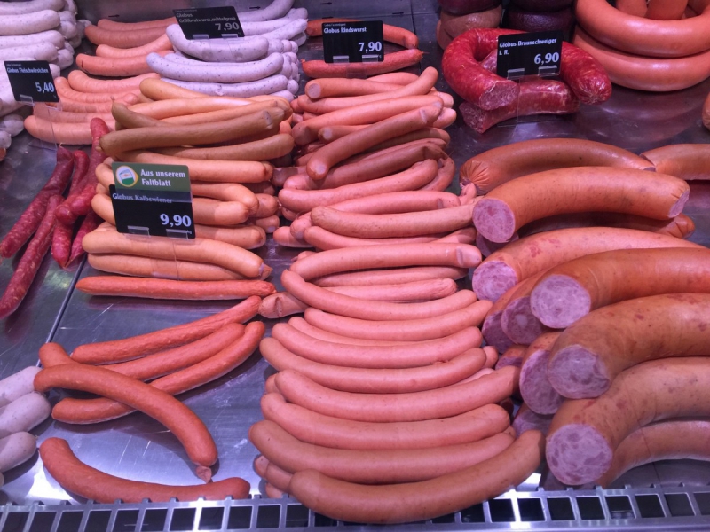 charcuterie-TARADEAU-min_sausages_meat_butchery-1069321